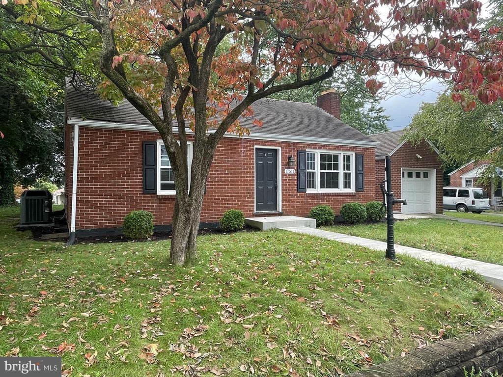 Property photo #2 for 17511 Dawn Dr, Hagerstown, MD 21740