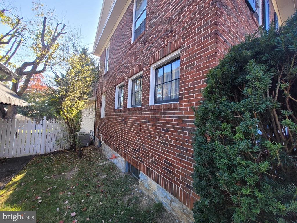 Property photo #2 for 1102 Oak Hill Ave, Hagerstown, MD 21742