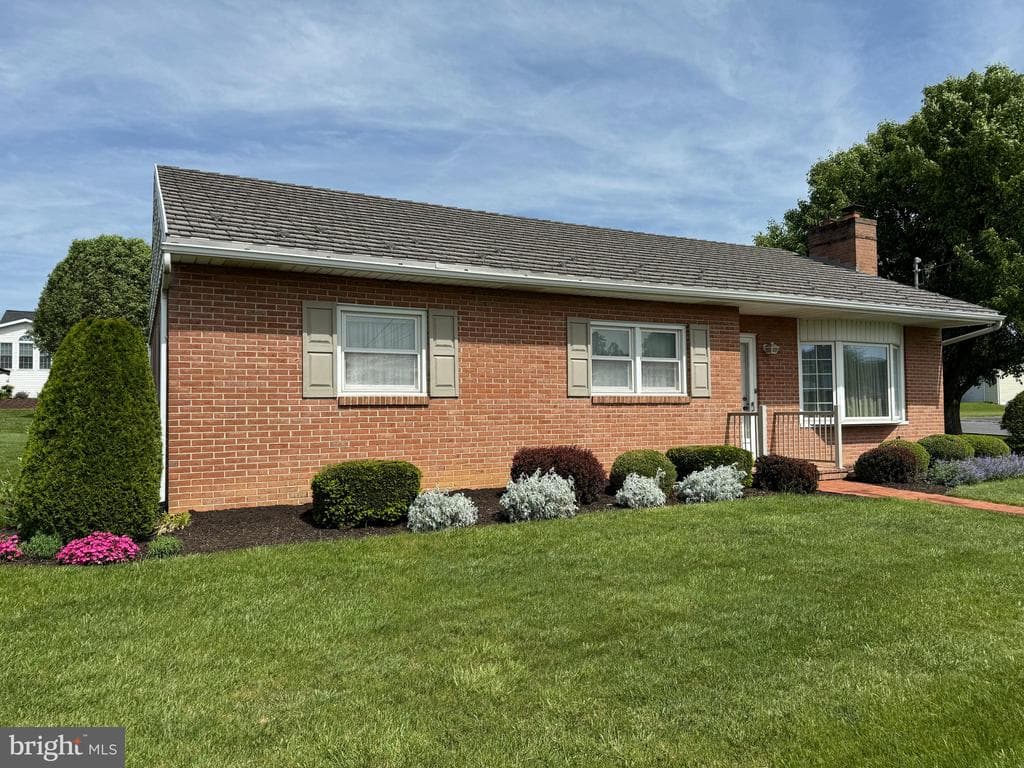 Property photo #2 for 103 Williamson Ave, Greencastle, PA 17225