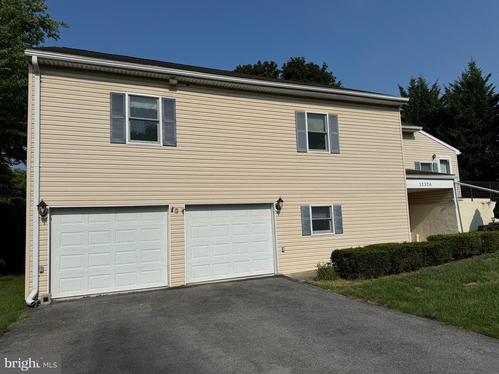 Property photo #2 for 12326 Delwood Ave, Hagerstown, MD 21740